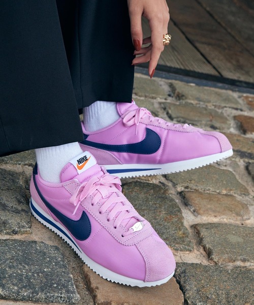 新品未使用箱付きタグ付き　NIKE CORTEZホワイト /ピンク　スニーカー 新品未使用箱付きタグ付き NIKE CORTEZホワイト /ピンク スニーカー