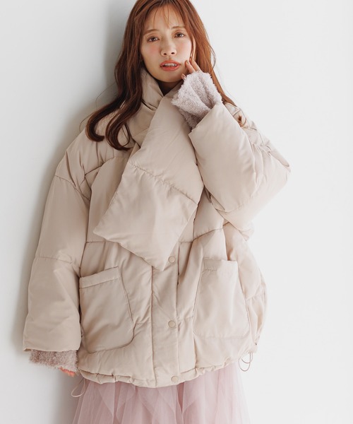 mysty woman(ミスティウーマン)の「マフラーツキノーカラーブルゾン 202904(ブルゾン・レディース・ベージュ/ブラック/アイボリー・FREE)」の3枚目の写真