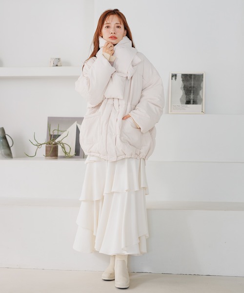 mysty woman(ミスティウーマン)の「マフラーツキノーカラーブルゾン 202904(ブルゾン・レディース・ベージュ/ブラック/アイボリー・FREE)」の8枚目の写真