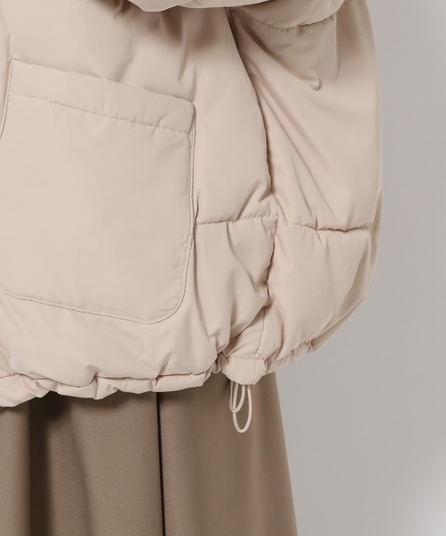 mysty woman(ミスティウーマン)の「マフラーツキノーカラーブルゾン 202904(ブルゾン・レディース・ベージュ/ブラック/アイボリー・FREE)」の21枚目の写真