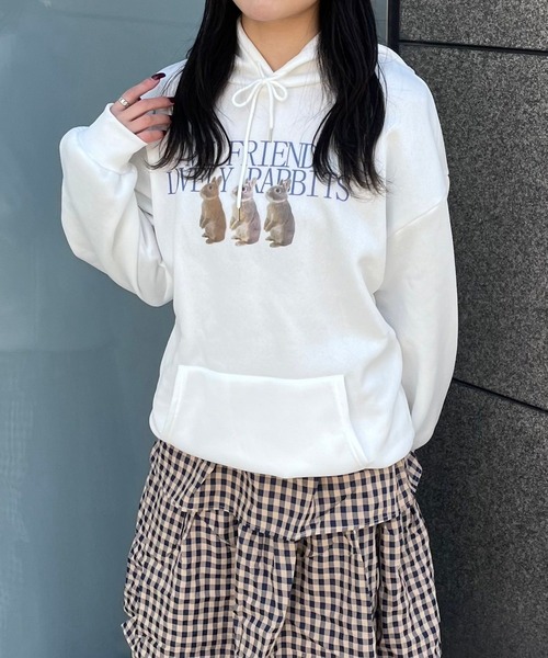 merrylatte(メリーラテ)の「RABBITSパーカー(パーカー・レディース・ホワイト・LARGE)」の1枚目の写真