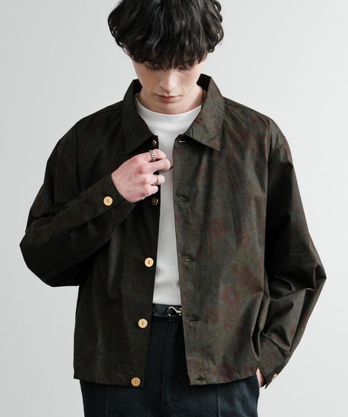 Rocky Monroe(ロッキーモンロー)の「日本製 国産 ポリトロ&総柄ヴィンテージフラワーゴールドボタンショート丈シャツジャケット(シャツ/ブラウス・メンズ・レッド/ネイビー/ブラック/グレー・M/L)」の4枚目の写真