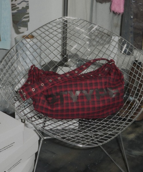 DTYYPE（ドタイプ）の「ロゴ入りヴィンテージ風ボストンバッグ（ショルダーバッグ・レディース・チャコールグレー/カモフラージュ/レッド/ブラウン/ホワイト/グリーン/ブラック/レッド系その他/グリーン系その他・FREE）」の9枚目の写真