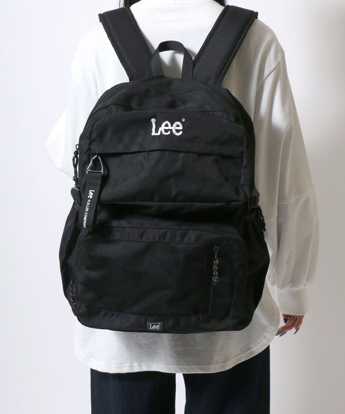Lee(リー)の「Lee/リー 撥水 ロゴ ワンポイント刺繍 多ポケットバックパック/リュック/チャーム付き/大容量 約31L/レディース メンズ(バックパック/リュック・レディース・ブラック×ホワイト/ブラック×ピンク/ブラック×ブラック・FREE)」の2枚目の写真