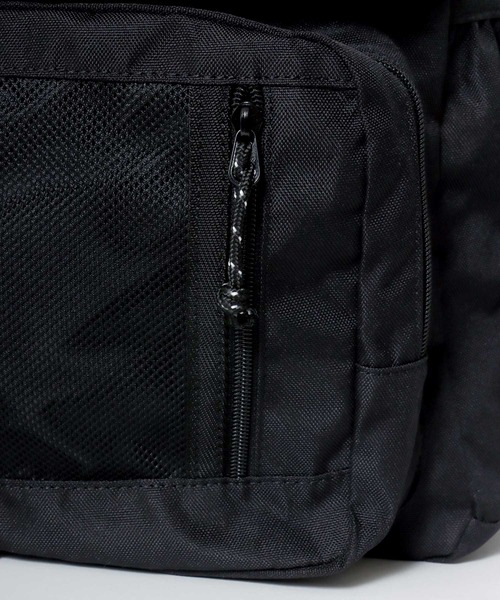 Lee(リー)の「Lee/リー 撥水 ロゴ ワンポイント刺繍 多ポケットバックパック/リュック/チャーム付き/大容量 約31L/レディース メンズ(バックパック/リュック・レディース・ブラック×ホワイト/ブラック×ピンク/ブラック×ブラック・FREE)」の19枚目の写真
