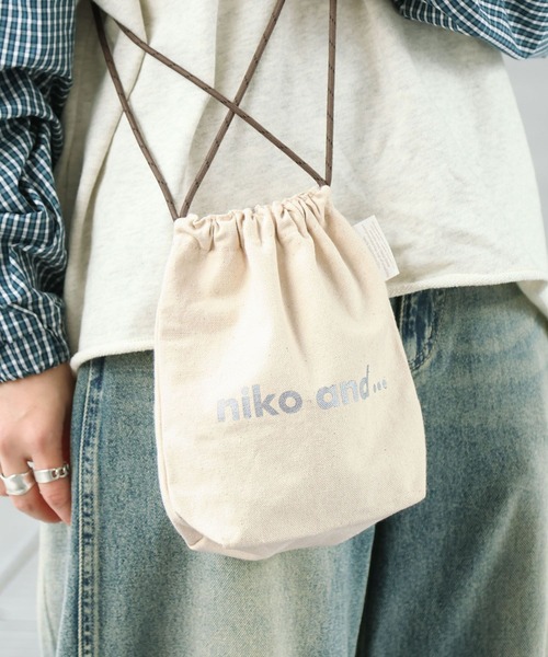 niko and...（ニコアンド）の「オリジナルニコロゴ巾着バッグ（ショルダーバッグ・レディース・ブラック/ホワイト・0）」の2枚目の写真