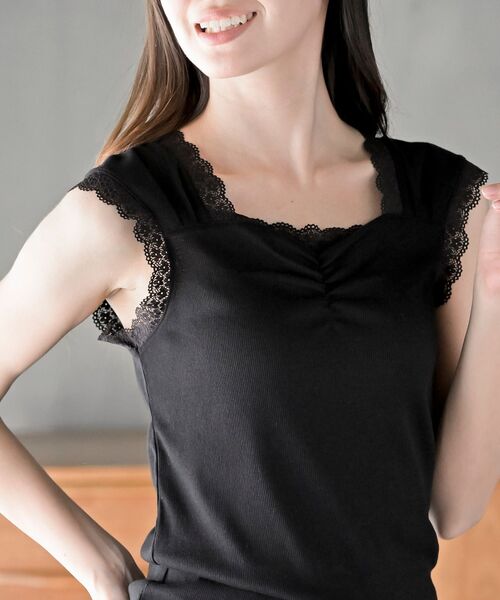 rps（アールピーエス）の「レースふちどりシャーリングタンクトップ（タンクトップ・レディース・ブラック/オフホワイト/ピンクベージュ/グレイッシュベージュ・M/L）」の19枚目の写真