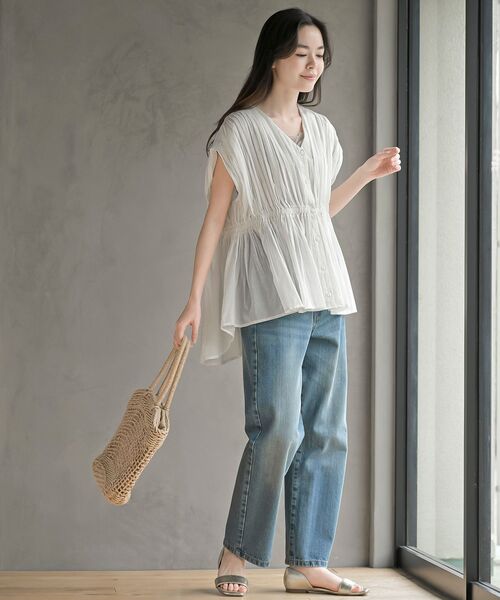 rps（アールピーエス）の「レースふちどりシャーリングタンクトップ（タンクトップ・レディース・ブラック/オフホワイト/ピンクベージュ/グレイッシュベージュ・M/L）」の8枚目の写真