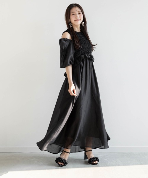 RANDA（ランダ）の「シャーリングデザインワンピース（ワンピース・レディース・ブルー/ブラック/ホワイト・1/0）」の2枚目の写真
