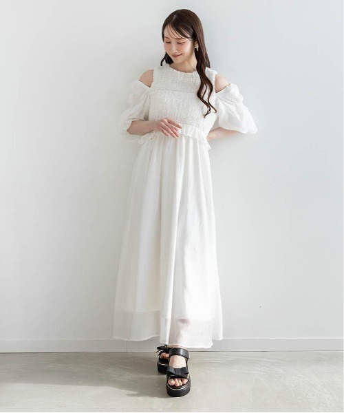 RANDA（ランダ）の「シャーリングデザインワンピース（ワンピース・レディース・ブルー/ブラック/ホワイト・1/0）」の9枚目の写真