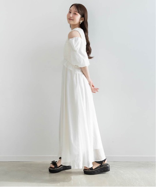 RANDA（ランダ）の「シャーリングデザインワンピース（ワンピース・レディース・ブルー/ブラック/ホワイト・1/0）」の6枚目の写真