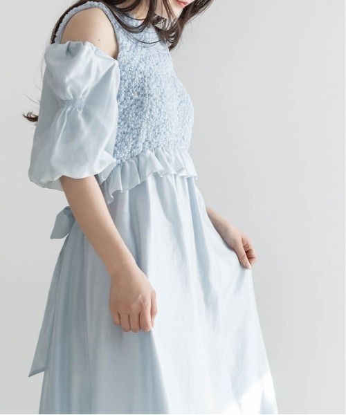 RANDA（ランダ）の「シャーリングデザインワンピース（ワンピース・レディース・ブルー/ブラック/ホワイト・1/0）」の22枚目の写真