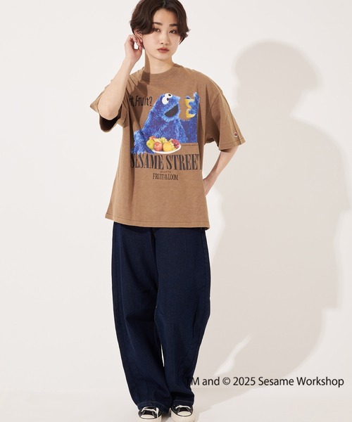 FRUIT OF THE LOOM(フルーツオブザルーム)の「【FRUIT OF THE LOOM】 SESAME STREET×FTL フォトTシャツ C/セサミストリート コラボ(Tシャツ/カットソー・メンズ・ライトブラウン/オフホワイト/チャコール・L/M/S)」の8枚目の写真