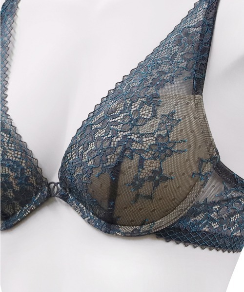 ANNEBRA（アンブラ）の「Reflex デコルテレースモールドカップブラジャー（ブラジャー・レディース・パープル/ダークグレー・B70/C70/D70/B75/C75/E70/E75/F70/F75/D80/G70/G75/D75/E80/C80）」の16枚目の写真