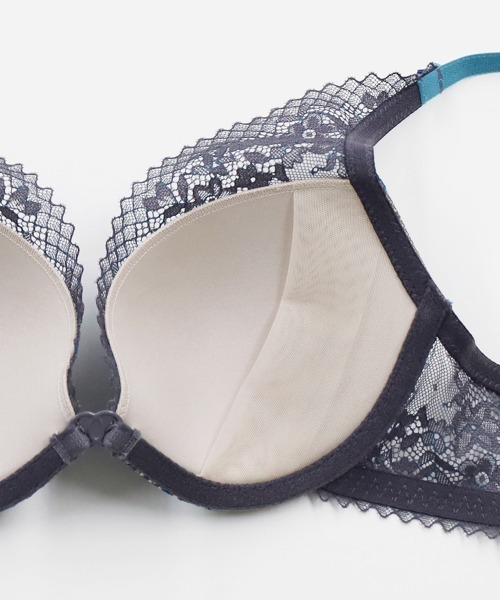 ANNEBRA（アンブラ）の「Reflex デコルテレースモールドカップブラジャー（ブラジャー・レディース・パープル/ダークグレー・B70/C70/D70/B75/C75/E70/E75/F70/F75/D80/G70/G75/D75/E80/C80）」の14枚目の写真