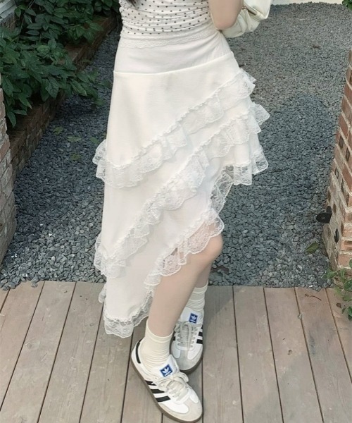 gossip!ロサンゼルス(ゴシップロサンゼルス)の「個性派ヴィンテージスタイル アシンメトリーレースヘムティアードスカート(スカート・レディース・ブラック/ホワイト・FREE)」の4枚目の写真