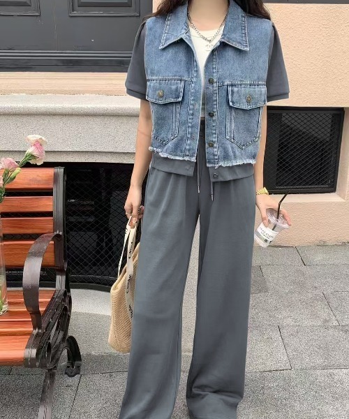 FAVORITO(ファヴォリート)の「襟付き半袖カットソー切り替えデニムトップスパンツ2点セットアップ(セットアップ・レディース・ブラック/ブラウン/ベージュ/グレー・F)」の13枚目の写真