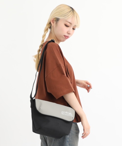 Manhattan Portage(マンハッタンポーテージ)の「Nylon Messenger Bag Back Pocket W/ Divider Magnet VEG Leather 600D HYDR(メッセンジャーバッグ・メンズ・ブラック/グレー・X-SMALL)」の8枚目の写真