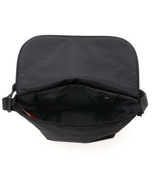 Manhattan Portage(マンハッタンポーテージ)の「Nylon Messenger Bag Back Pocket W/ Divider Magnet VEG Leather 600D HYDR(メッセンジャーバッグ・メンズ・ブラック/グレー・X-SMALL)」の15枚目の写真