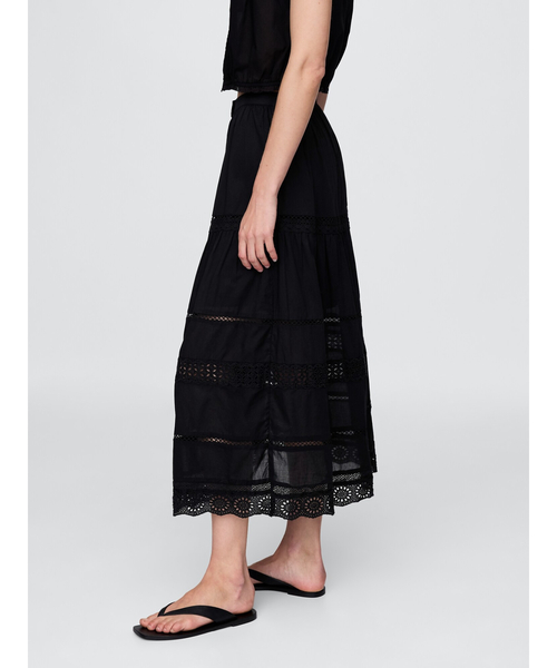 GAP(ギャップ)の「レーストリミング ティアード マキシスカート(スカート・レディース・オフホワイト/ブラック・XS/M/L/XXS/S)」の1枚目の写真