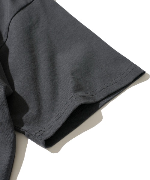 UNIVERSAL OVERALL(ユニバーサルオーバーオール)の「【UNIVERSAL OVERALL】 3D CENTER LOGO TEE / センターロゴクルーネックTシャツ(Tシャツ/カットソー・メンズ・オートミール/ブラック/ネイビー/ホワイト/サックスブルー・LARGE/X-LARGE/MEDIUM)」の18枚目の写真