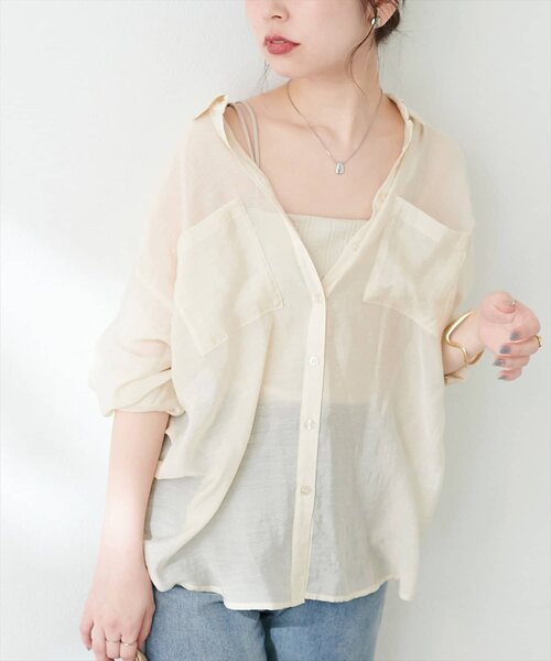 natural couture(ナチュラルクチュール)の「Wポケットシアーシャツ(シャツ/ブラウス・レディース・ピンク/ベージュ/ミント/スミクロ/オフホワイト・FREE)」の6枚目の写真