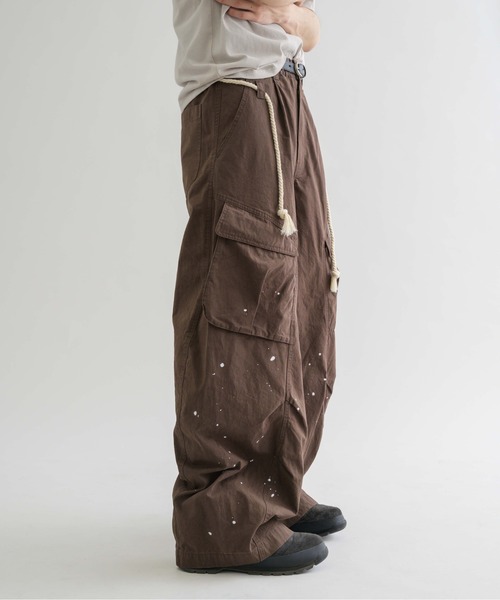 EPNK（イーピーエヌケー）の「【EPNK】Painted cotton cargo pants / ペインテッドコットンカーゴパンツ（カーゴパンツ・メンズ・ダークブラウン/ブラック・SMALL/MEDIUM/LARGE）」の19枚目の写真