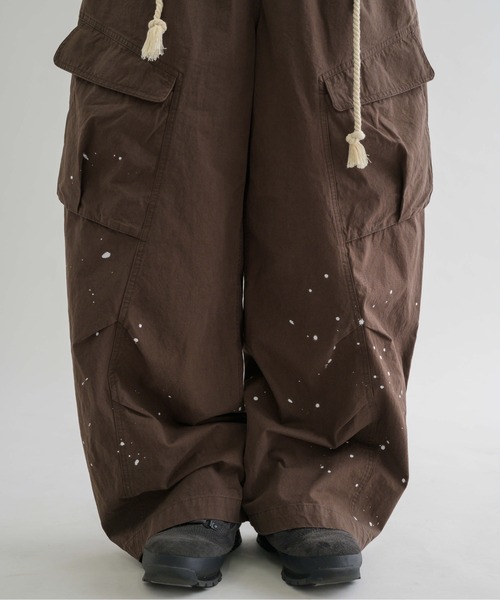 EPNK（イーピーエヌケー）の「【EPNK】Painted cotton cargo pants / ペインテッドコットンカーゴパンツ（カーゴパンツ・メンズ・ダークブラウン/ブラック・SMALL/MEDIUM/LARGE）」の22枚目の写真