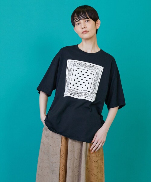FRAPBOIS(フラボア)の「テイスバンダナT(Tシャツ/カットソー・レディース・ホワイト/ブラック・1/2)」の1枚目の写真
