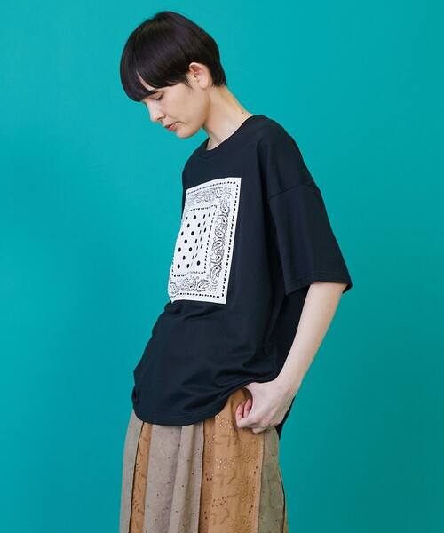 FRAPBOIS(フラボア)の「テイスバンダナT(Tシャツ/カットソー・レディース・ホワイト/ブラック・1/2)」の3枚目の写真