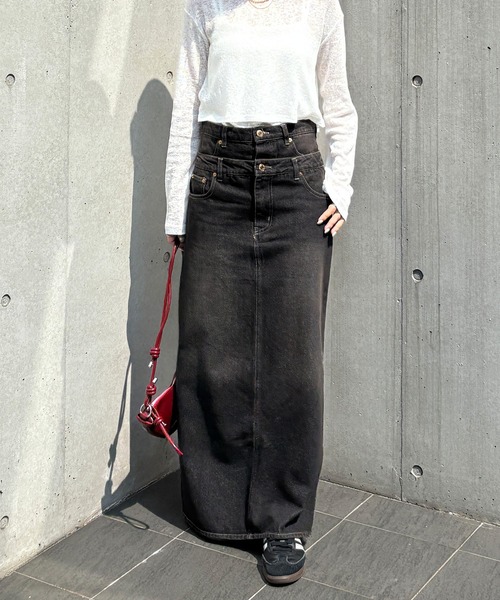 ISOOK（アイスー）の「【ISOOK / アイスー】ダブルウエストデニムスカート / 切り替え レイヤード風 デザインデニム スリットスカート ペンシルスカート タイトスカート ストレート Iライン ロング マキシ丈 ヴィンテージ風 古着風 ライトブルー ブラック 水色 黒 ZOZOTOWN限定（デニムスカート・レディース・ブラック/ライトブルー・FREE）」の2枚目の写真