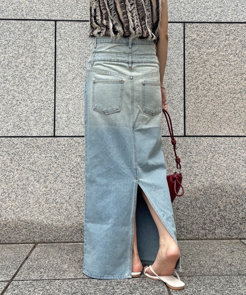 ISOOK（アイスー）の「【ISOOK / アイスー】ダブルウエストデニムスカート / 切り替え レイヤード風 デザインデニム スリットスカート ペンシルスカート タイトスカート ストレート Iライン ロング マキシ丈 ヴィンテージ風 古着風 ライトブルー ブラック 水色 黒 ZOZOTOWN限定（デニムスカート・レディース・ブラック/ライトブルー・FREE）」の8枚目の写真