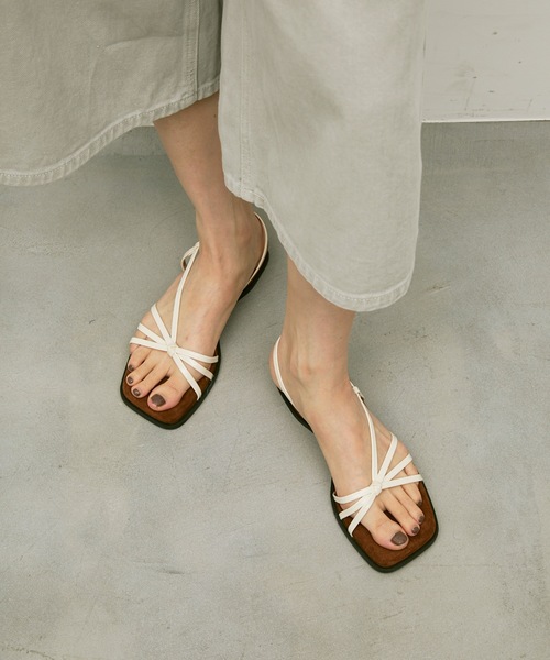 カジュアルにも TOTEME クロスストラップ ノットサンダル セール】Square Toe Asymmetrical Strap Sandals / スクエアトゥ