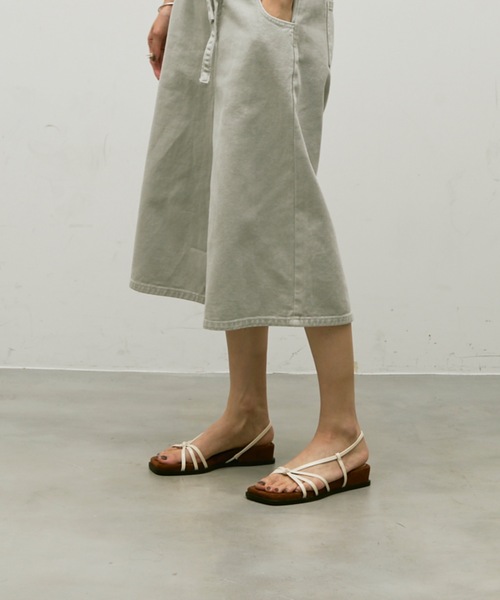 Lutim by u（ルチバイユー）の「Square Toe Asymmetrical Strap Sandals / スクエアトゥアシメストラップサンダル（サンダル・レディース・ブラック/ピンク/ホワイト・39/37）」の10枚目の写真
