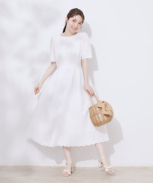 couture brooch（クチュールブローチ）の「【一枚で着映える・華やか・花柄刺繍】カットワークレースワンピ（ワンピース・レディース・ネイビー/オフホワイト・40/38/42/36）」の3枚目の写真