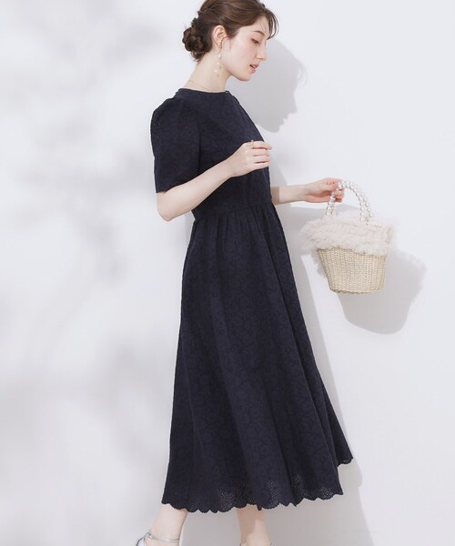 couture brooch（クチュールブローチ）の「【一枚で着映える・華やか・花柄刺繍】カットワークレースワンピ（ワンピース・レディース・ネイビー/オフホワイト・40/38/42/36）」の17枚目の写真