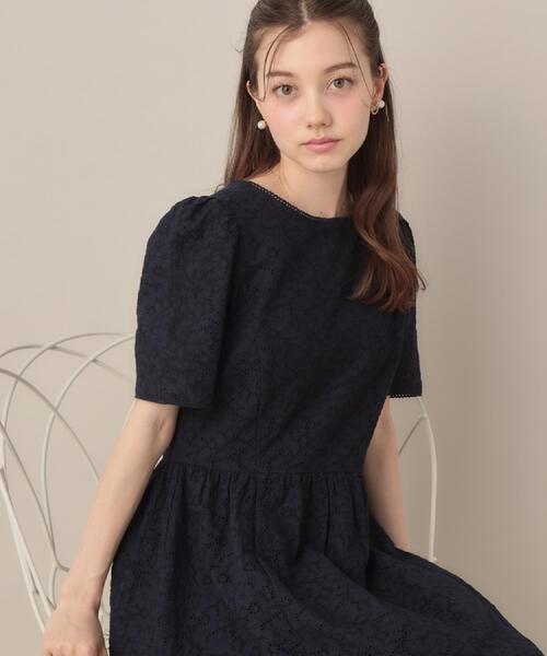 couture brooch（クチュールブローチ）の「【一枚で着映える・華やか・花柄刺繍】カットワークレースワンピ（ワンピース・レディース・ネイビー/オフホワイト・40/38/42/36）」の22枚目の写真