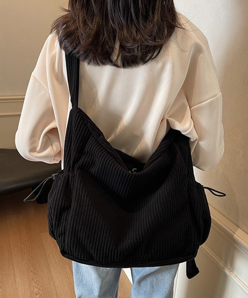 Lace Ladies(レースレディース)の「ビッグサイズ コーデュロイ ワンショルダー ボディ バッグ(ショルダーバッグ・レディース・ブラック/アイボリー/グリーン/ブラウン・FREE)」の2枚目の写真