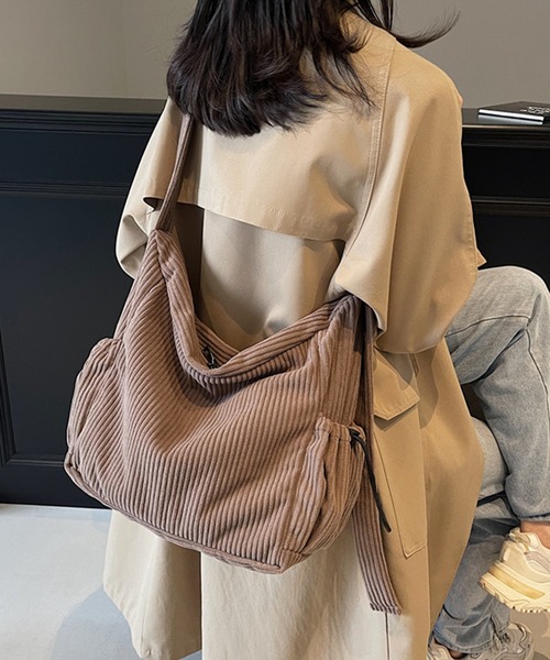 Lace Ladies(レースレディース)の「ビッグサイズ コーデュロイ ワンショルダー ボディ バッグ(ショルダーバッグ・レディース・ブラック/アイボリー/グリーン/ブラウン・FREE)」の15枚目の写真