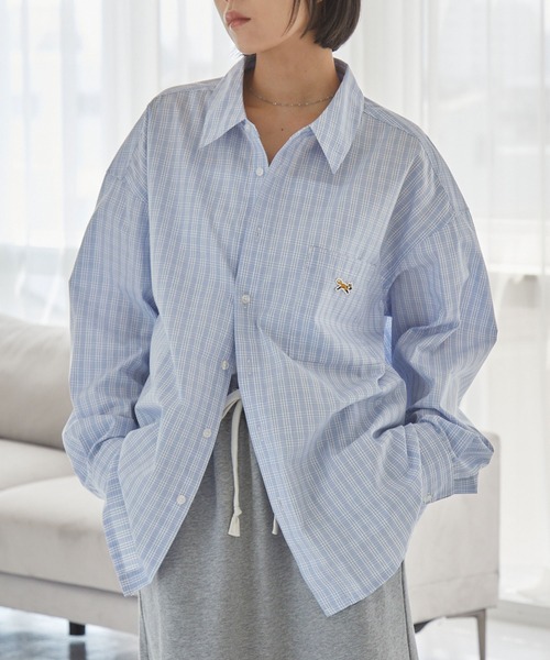 PENNEYS(ぺニーズ)の「PENNEYS/ペニーズ 別注 <抗菌/防臭/イージーケア> THE FOX ロゴ ワンポイントワッペン刺繍 アソートデザイン オーバーサイズ レギュラーカラー長袖シャツ(シャツ/ブラウス・レディース・ホワイト/ブルー系/ブラック系/ネイビー系/ブラウン系・L/M)」の5枚目の写真