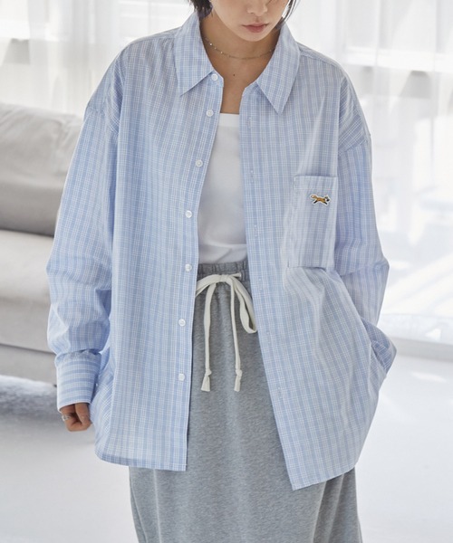 PENNEYS(ぺニーズ)の「PENNEYS/ペニーズ 別注 <抗菌/防臭/イージーケア> THE FOX ロゴ ワンポイントワッペン刺繍 アソートデザイン オーバーサイズ レギュラーカラー長袖シャツ(シャツ/ブラウス・レディース・ホワイト/ブルー系/ブラック系/ネイビー系/ブラウン系・L/M)」の6枚目の写真