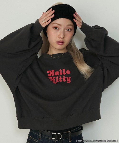 sanrio（サンリオ）の「【HELLO KITTY × forksy.】アソート フロントロゴプリント オーバーサイズ スウェット（スウェット・レディース・アイボリー/オフホワイト/ブラック系/スミクロ・FREE）」の4枚目の写真