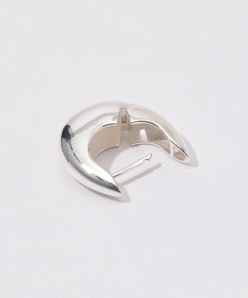 ANNIKA INEZ(アニカイネズ)の「Annika Inez Sloping Hinge Hoops ピアス(ピアス(両耳用)・レディース・シルバー・FREE)」の4枚目の写真