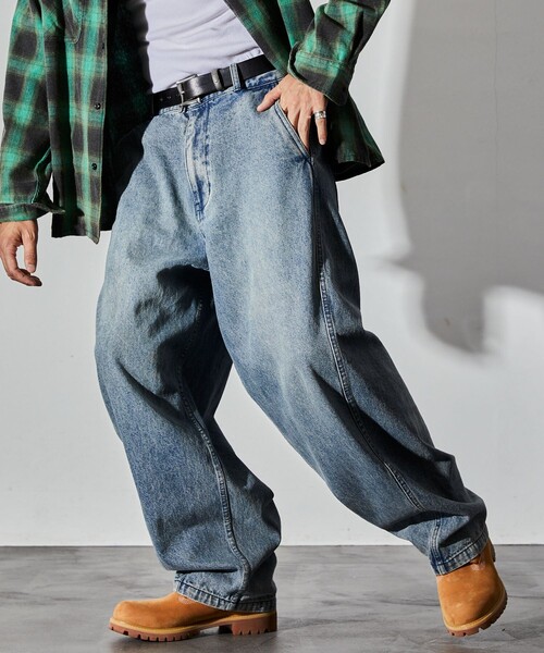 FREAK'S STORE（フリークスストア）の「FREAK’S STORE/フリークスストア ワイドシルエット ツイステッド カーブデニムパンツ（デニムパンツ・メンズ・ブラック/ネイビー/サックスブルー・SMALL/MEDIUM/LARGE）」の13枚目の写真