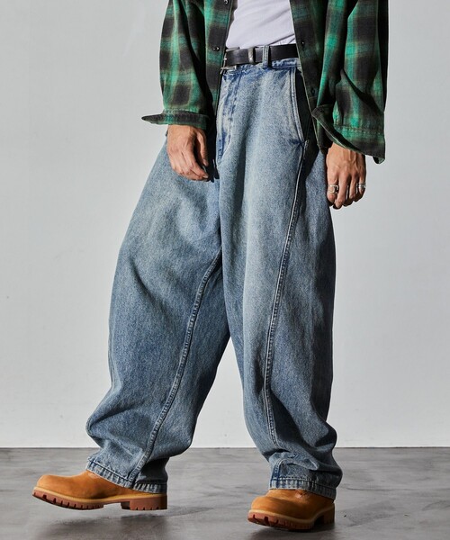 FREAK'S STORE（フリークスストア）の「FREAK’S STORE/フリークスストア ワイドシルエット ツイステッド カーブデニムパンツ（デニムパンツ・メンズ・ブラック/ネイビー/サックスブルー・SMALL/MEDIUM/LARGE）」の16枚目の写真