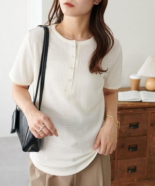 DISCOAT(ディスコート)の「【WEB限定】ジャガードリングドット半袖Tシャツ(Tシャツ/カットソー・レディース・アイボリー/ブラウン/ブラック/グリーン系その他2/モカ・MEDIUM)」の2枚目の写真