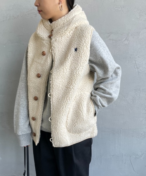 GYMPHLEX（ジムフレックス）の「【WEB限定】[GYMPHLEX/ジムフレックス] ボアフードベスト（ベスト・レディース・ネイビー/グレイッシュベージュ/オフホワイト/ダークベージュ・M/L）」の2枚目の写真