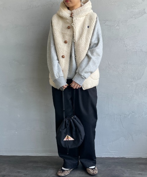 GYMPHLEX（ジムフレックス）の「【WEB限定】[GYMPHLEX/ジムフレックス] ボアフードベスト（ベスト・レディース・ネイビー/グレイッシュベージュ/オフホワイト/ダークベージュ・M/L）」の5枚目の写真