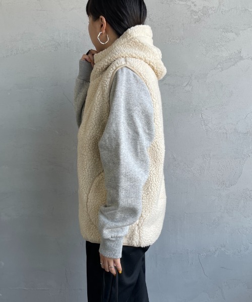 GYMPHLEX（ジムフレックス）の「【WEB限定】[GYMPHLEX/ジムフレックス] ボアフードベスト（ベスト・レディース・ネイビー/グレイッシュベージュ/オフホワイト/ダークベージュ・M/L）」の12枚目の写真