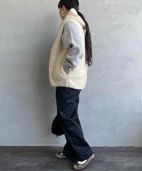 GYMPHLEX（ジムフレックス）の「【WEB限定】[GYMPHLEX/ジムフレックス] ボアフードベスト（ベスト・レディース・ネイビー/グレイッシュベージュ/オフホワイト/ダークベージュ・M/L）」の15枚目の写真